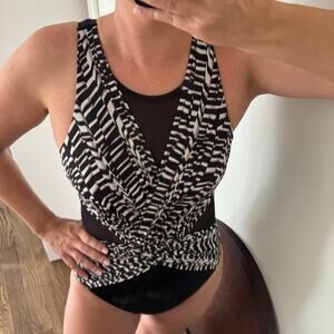 Miraclesuit Illusionist Palm One Piece Swim Suit Black White Zebra Womens Size 6